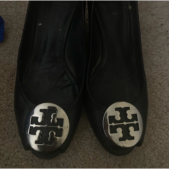 Tory Burch size 7 Leather Sophie Toe Wedges Heels Pumps Shoes Black - Picture 3 of 7